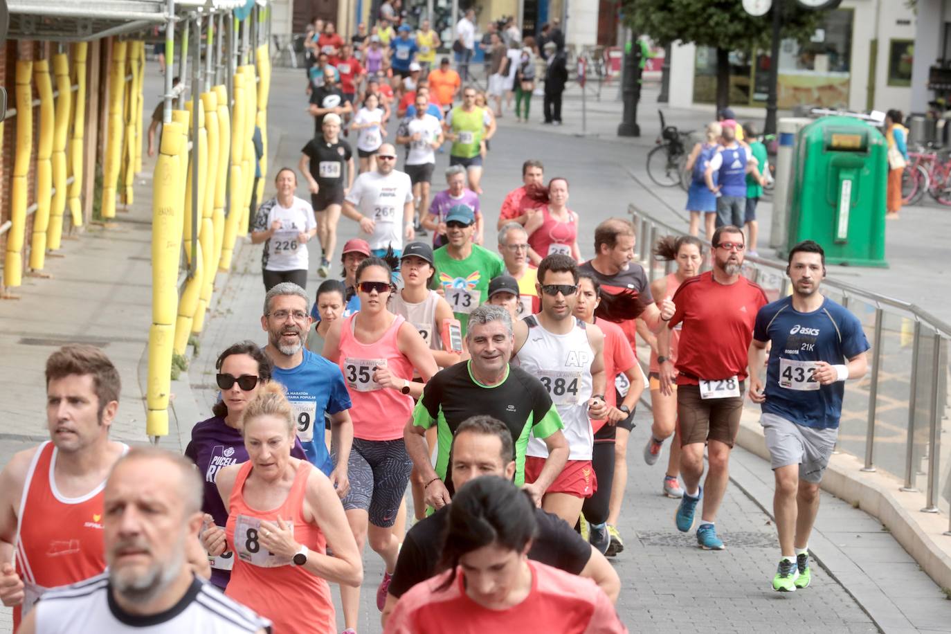 Fotos: La Carrera de La Antigua reúne a medio millar de atletas en Valladolid (1/3)