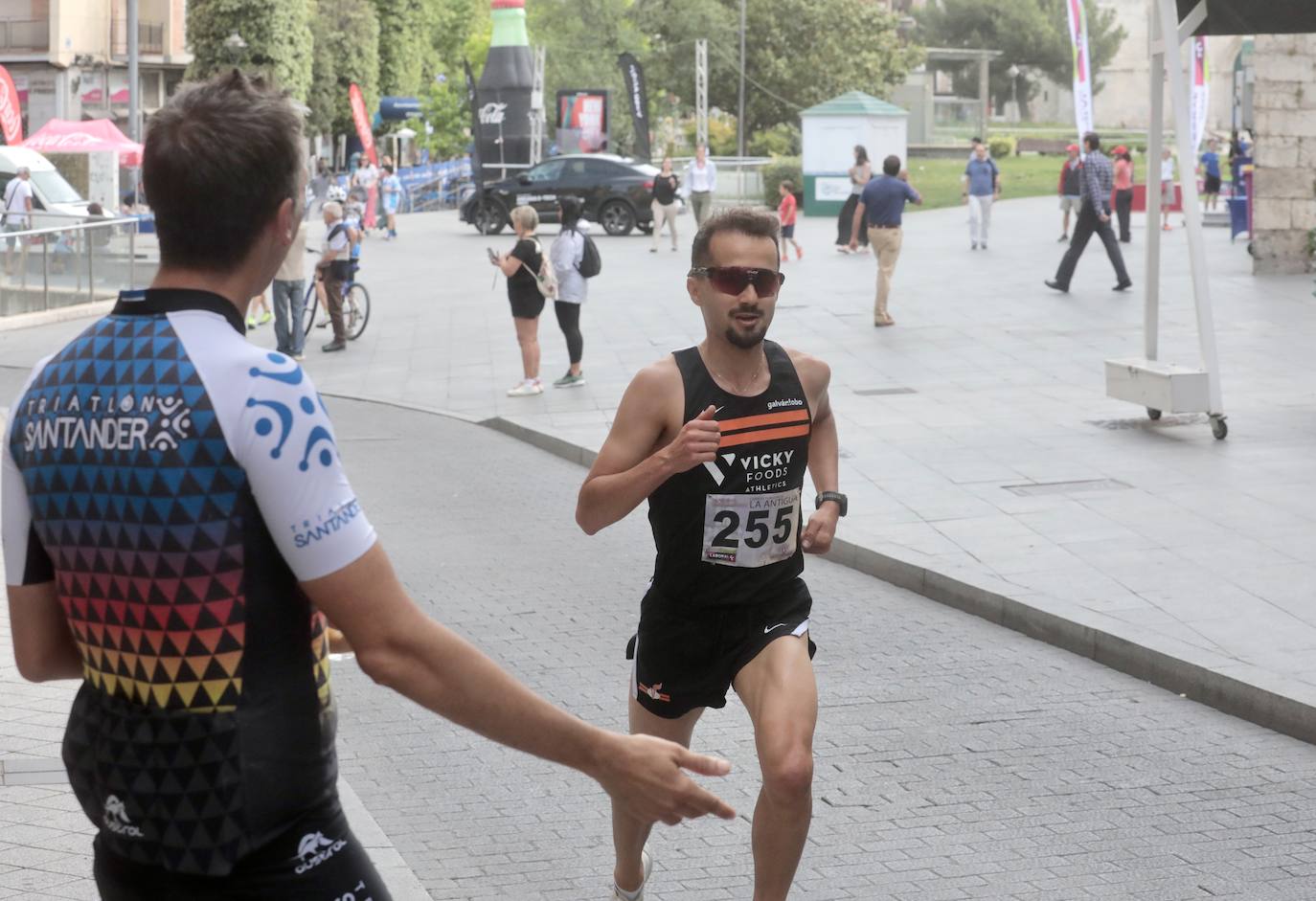 Fotos: La Carrera de La Antigua reúne a medio millar de atletas en Valladolid (1/3)