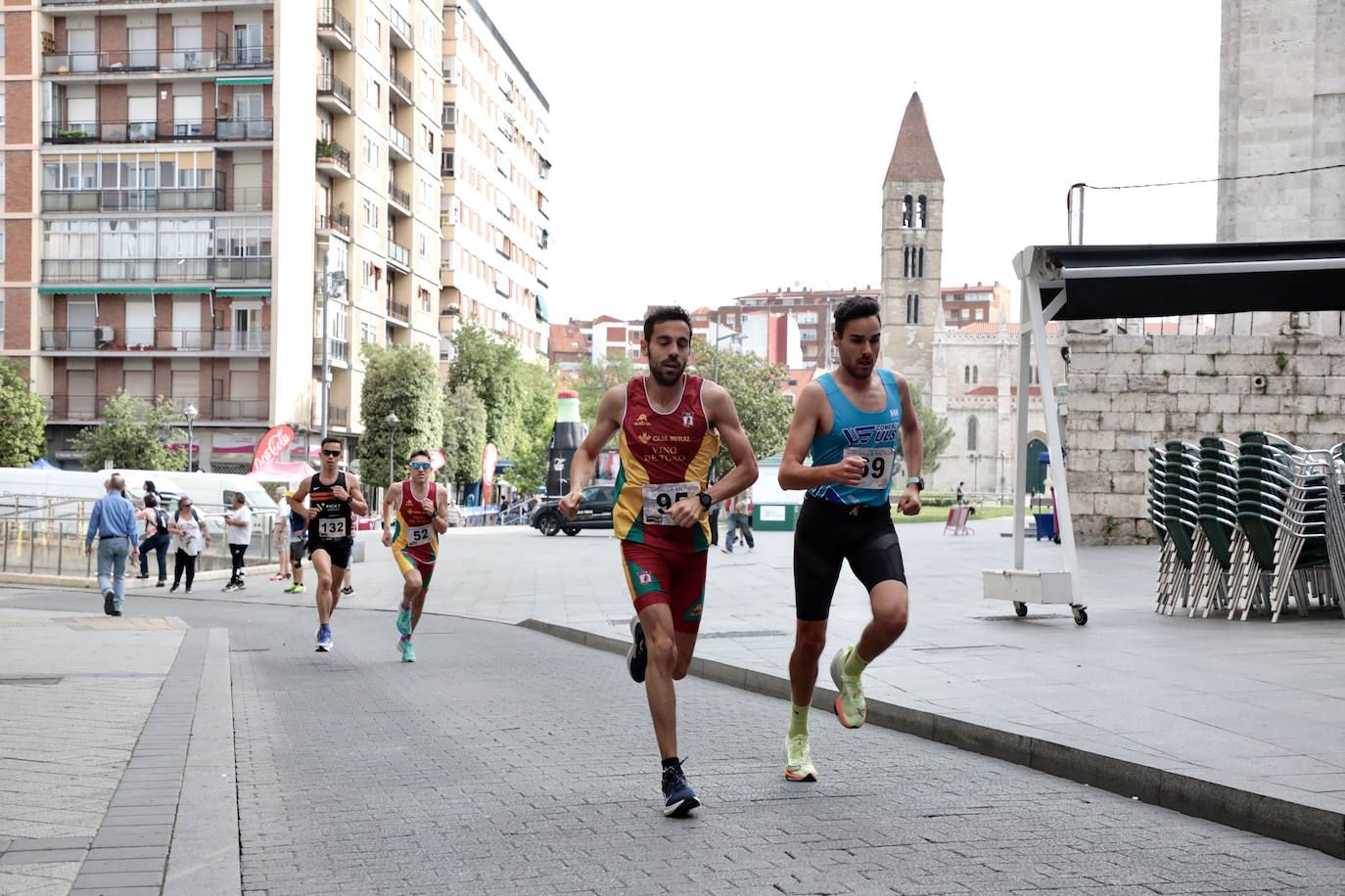 Fotos: La Carrera de La Antigua reúne a medio millar de atletas en Valladolid (1/3)