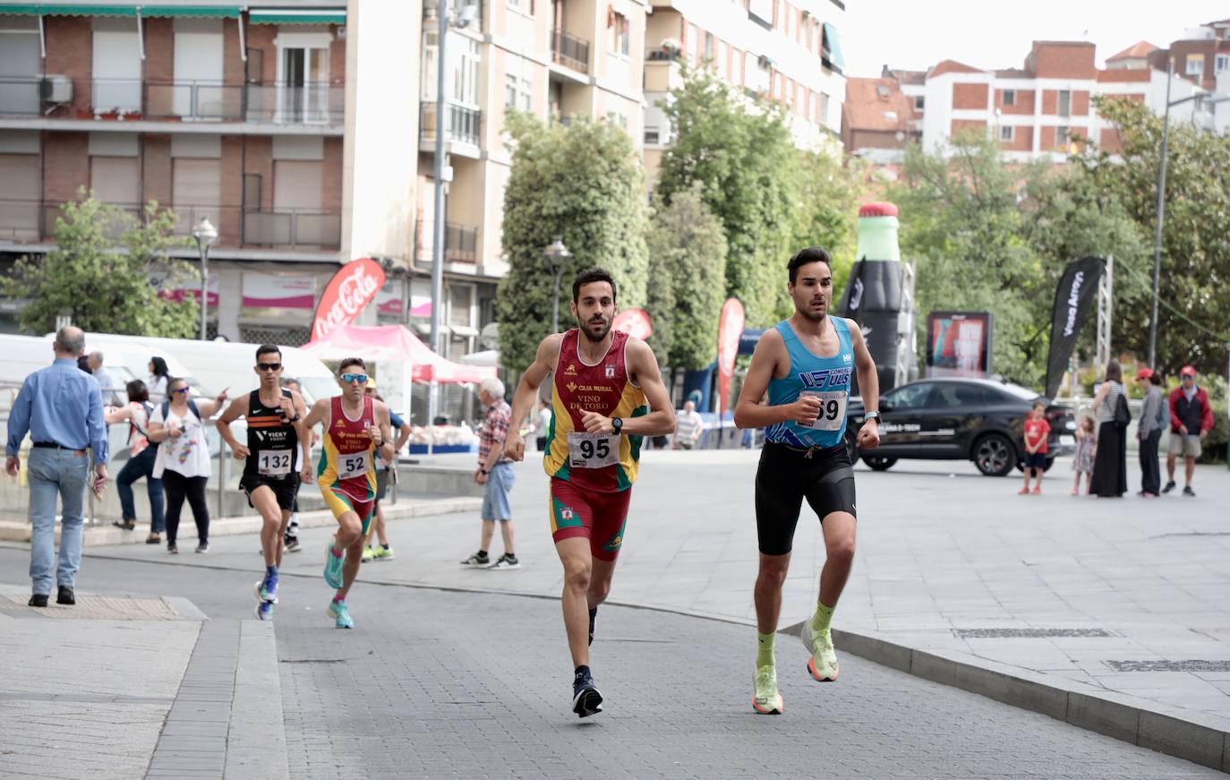 Fotos: La Carrera de La Antigua reúne a medio millar de atletas en Valladolid (2/3)