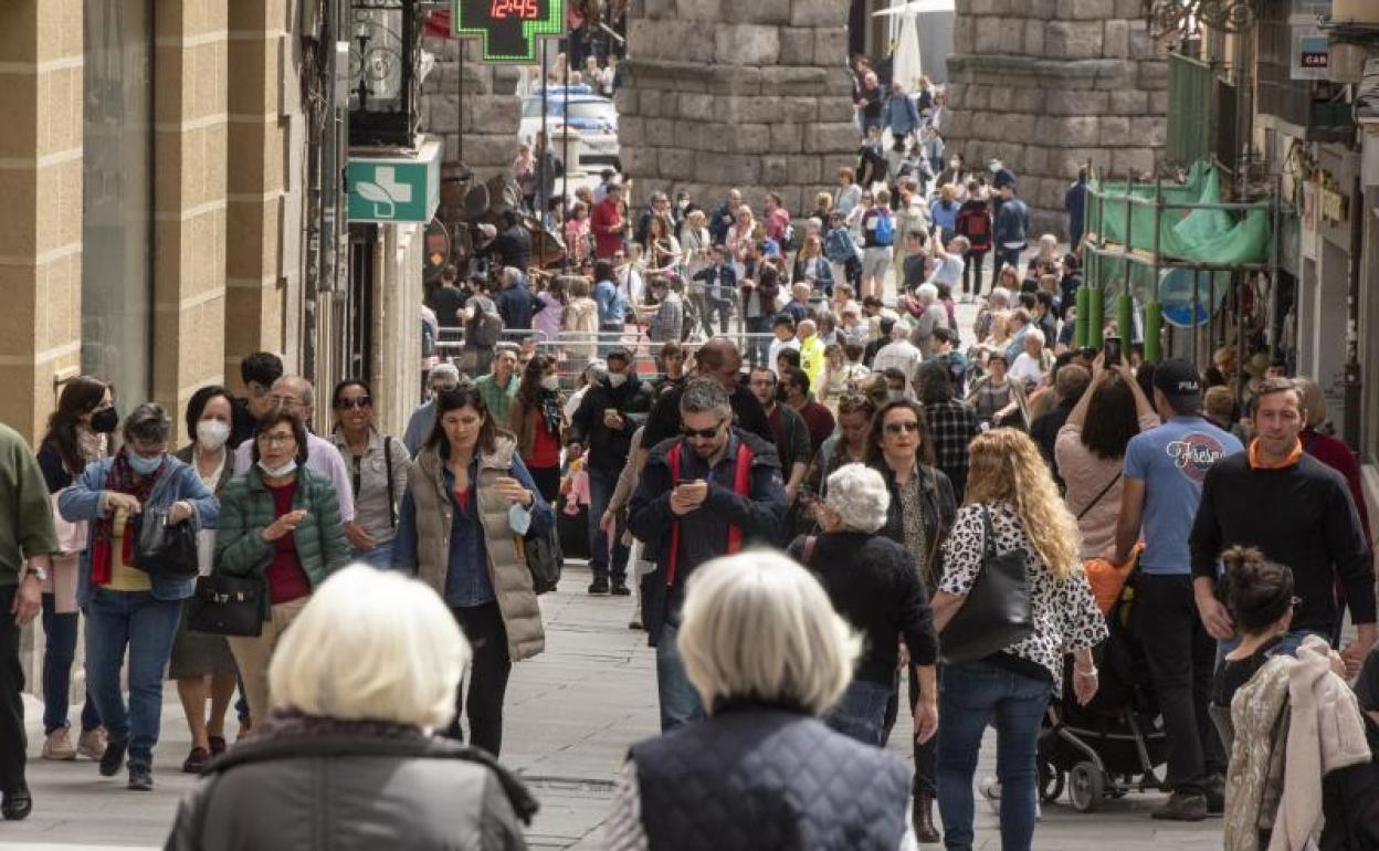 Turistas en Segovia durante el punte de mayo.