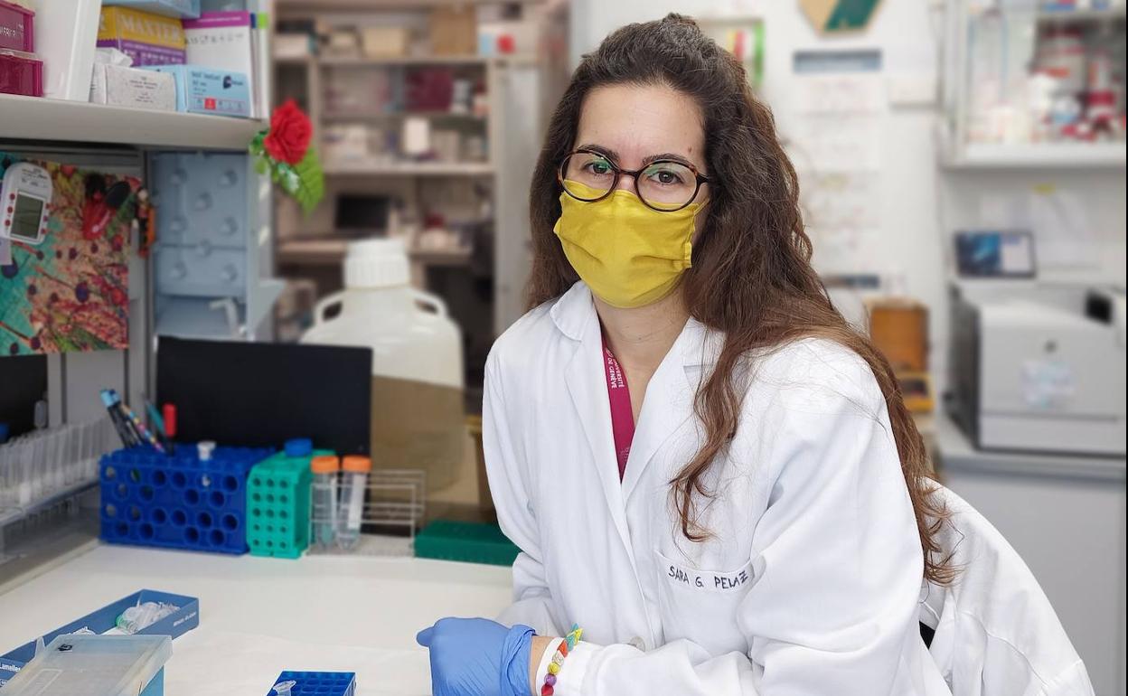 La neurobióloga Sara Gutiérrez, en el laboratorio. 