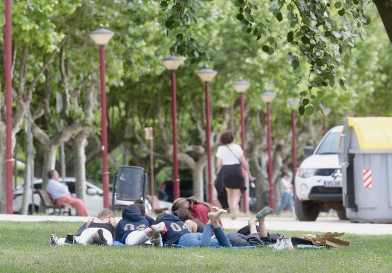 Fotos: Renovación de la arena de la playa de las Moreras, en Valladolid