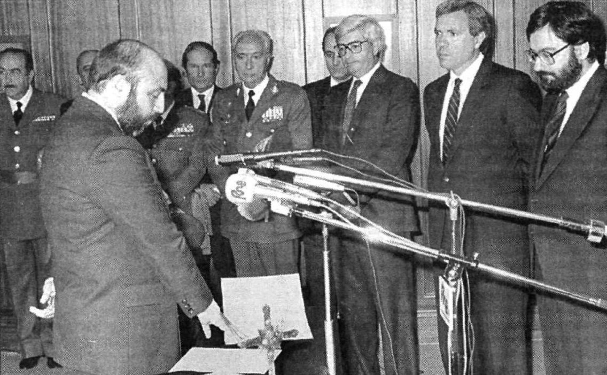 Luis Roldán toma posesión como director general de la Guardia Civil en 1986. 