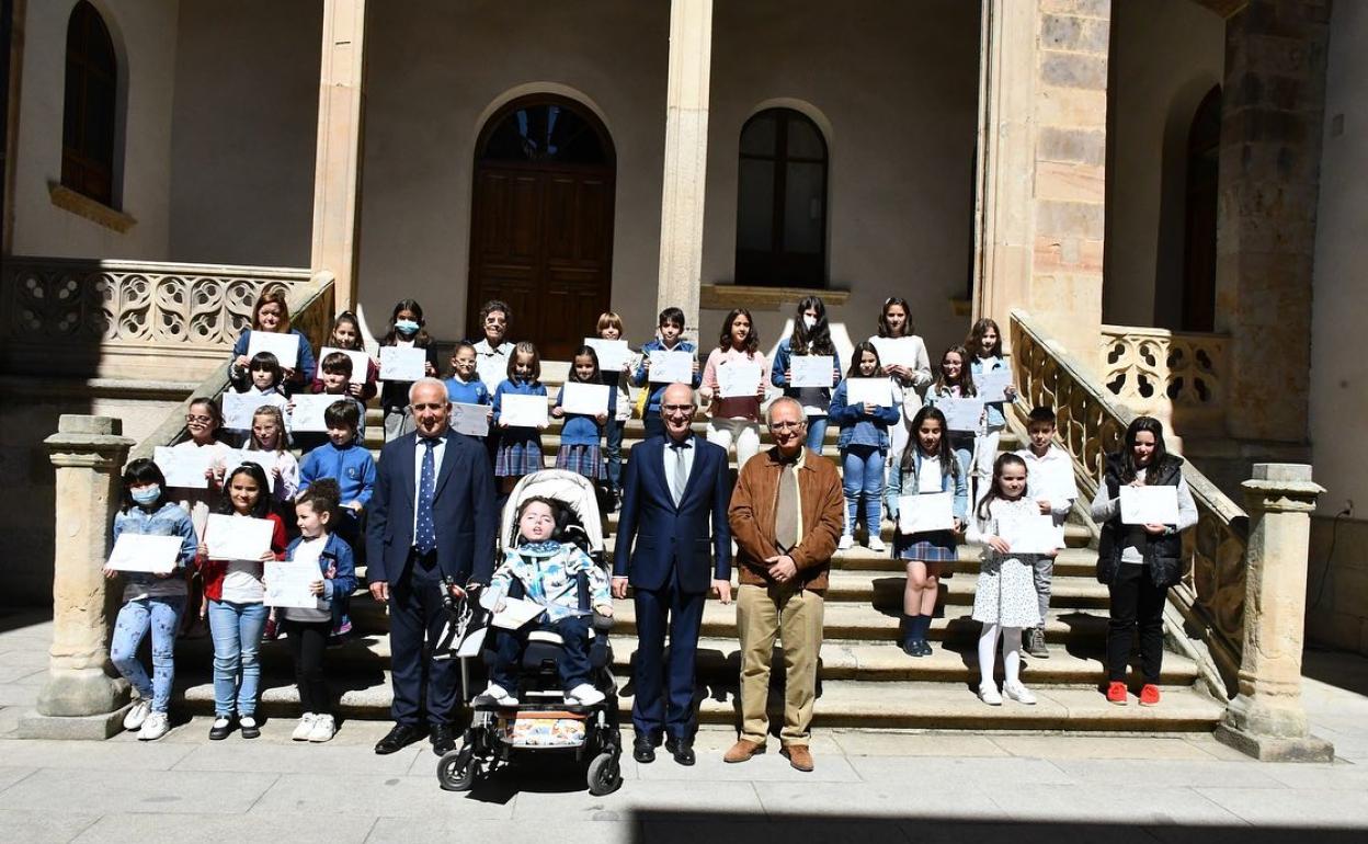 Una treintena de escolares salmantinos recibe los premios del XX Concurso de Dibujo 'Venancio Blanco'