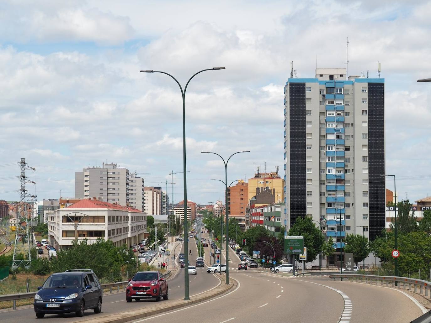 Bloque de viviendas de Fasa rehabilitado energéticamente, junto a la carretera de Madrid. 