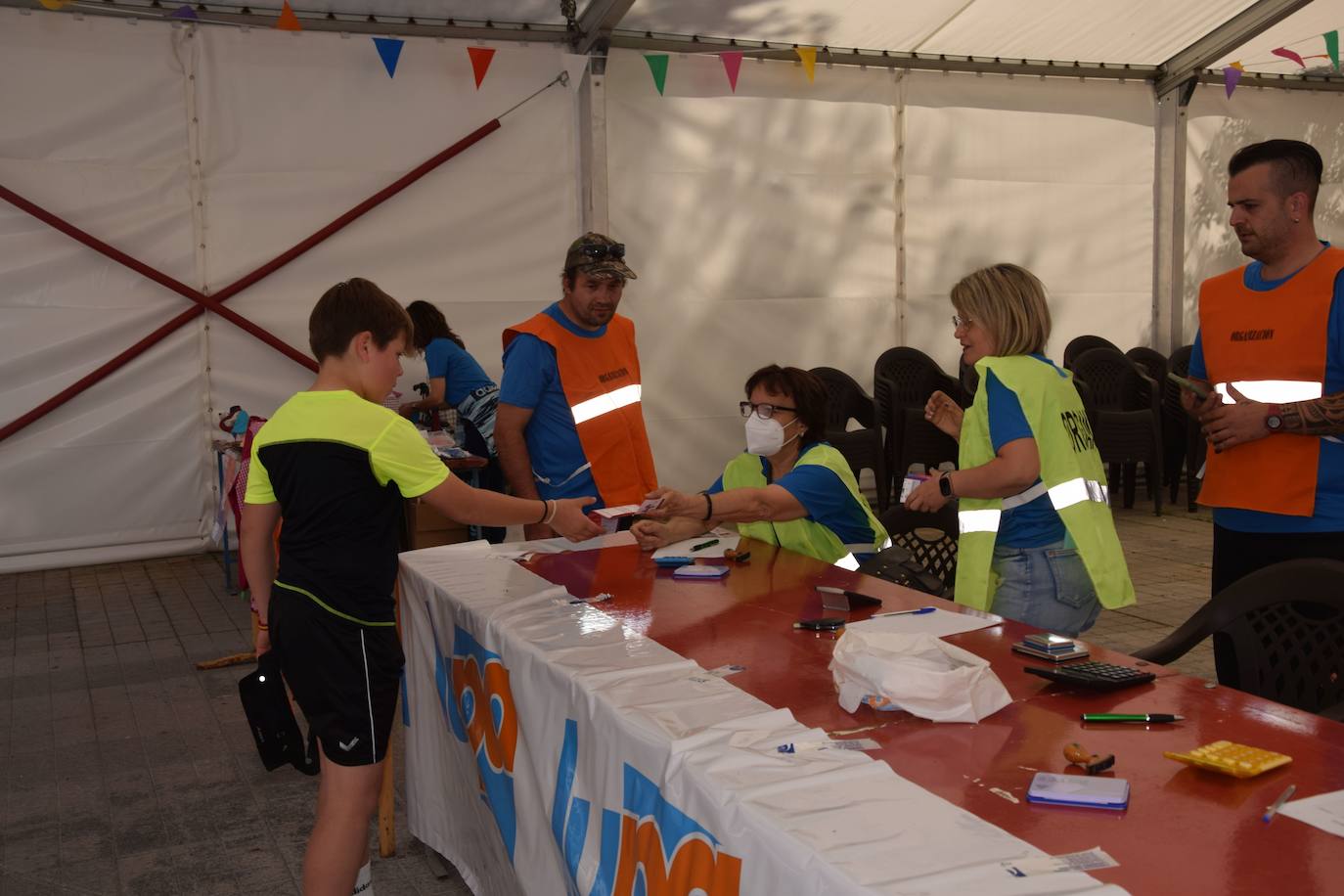 Fotos: Guardo recupera la participativa Marcha de Adecas