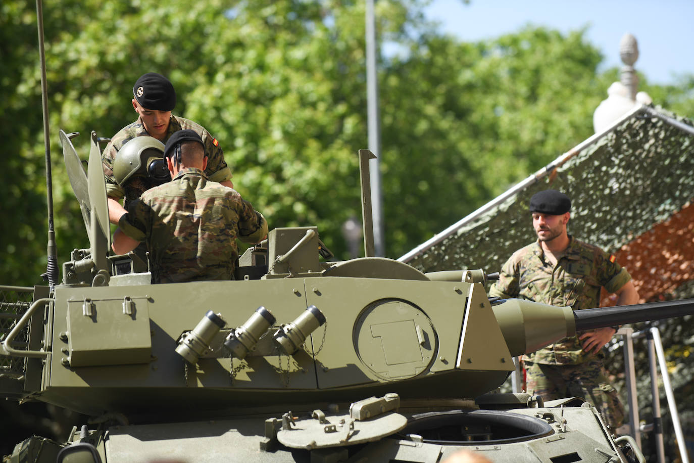 Fotos: Valladolid celebra el Día de las Fuerzas Armadas 2022