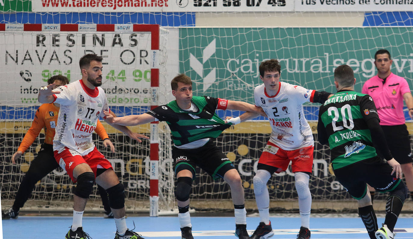 Derrota de Balonmano Nava ante Anaitasuna que le condena al descenso 