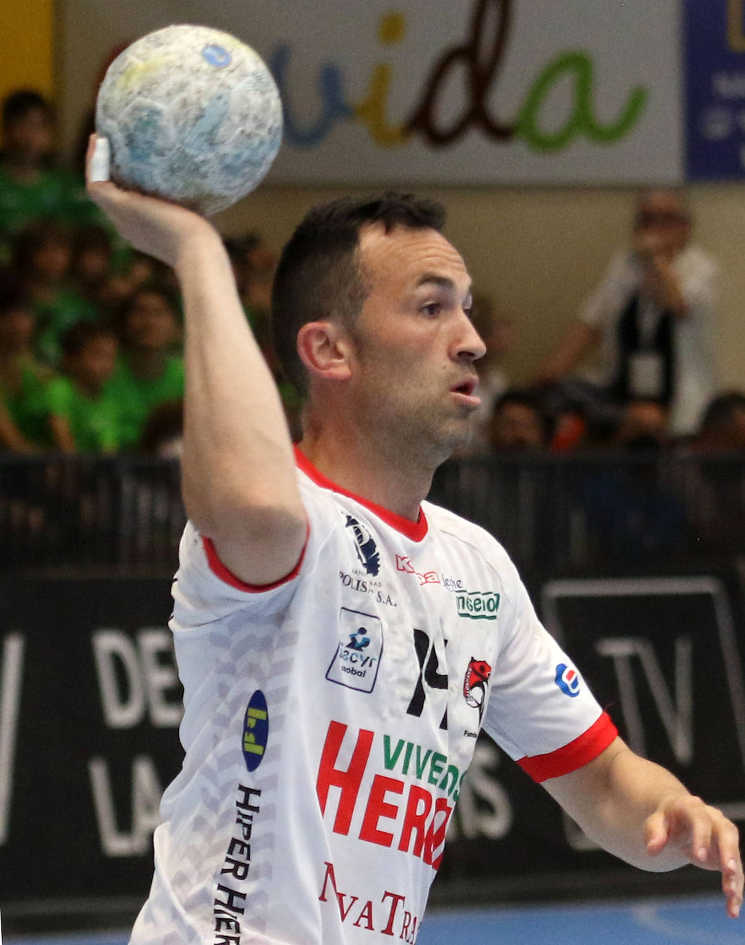 Derrota de Balonmano Nava ante Anaitasuna que le condena al descenso 