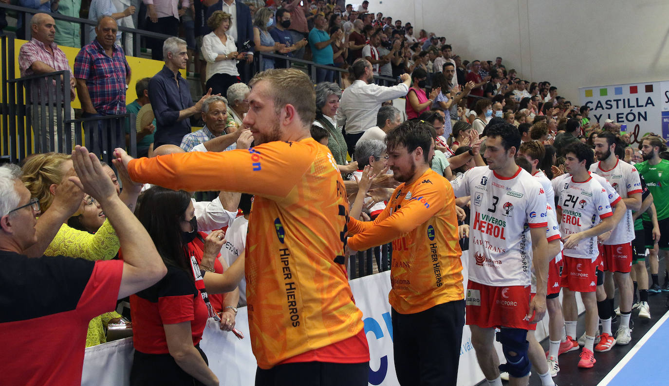 Derrota de Balonmano Nava ante Anaitasuna que le condena al descenso 