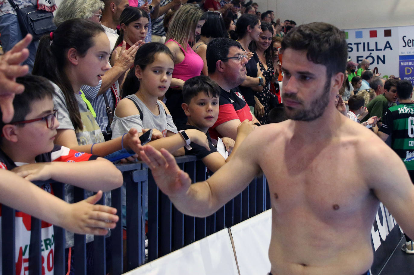 Derrota de Balonmano Nava ante Anaitasuna que le condena al descenso 