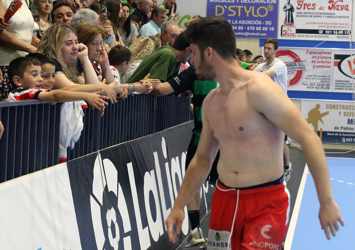 Derrota de Balonmano Nava ante Anaitasuna que le condena al descenso 