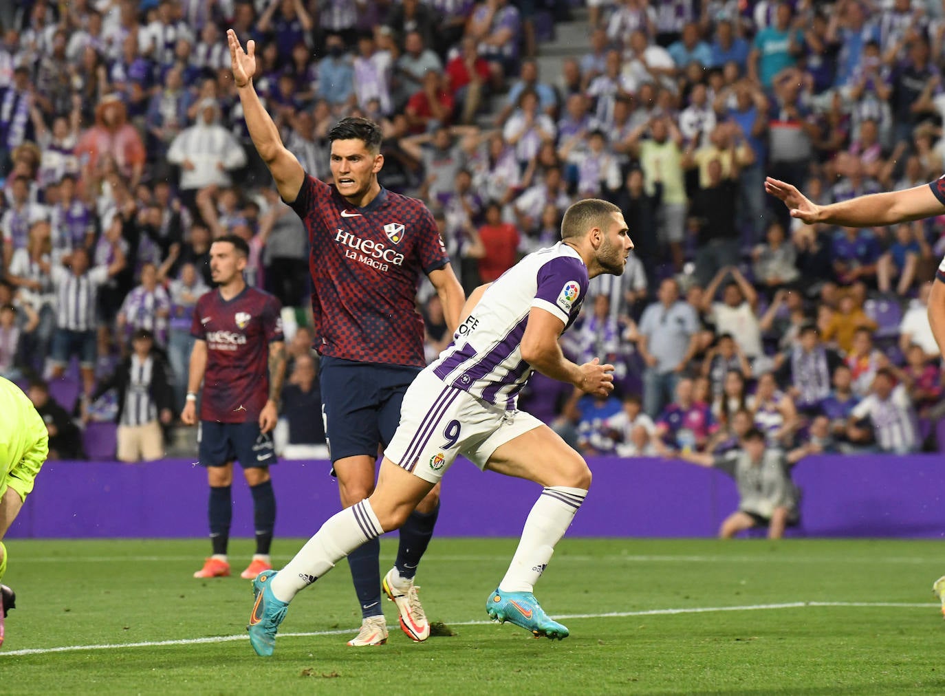 Real Valladolid 3-0 Huesca. 