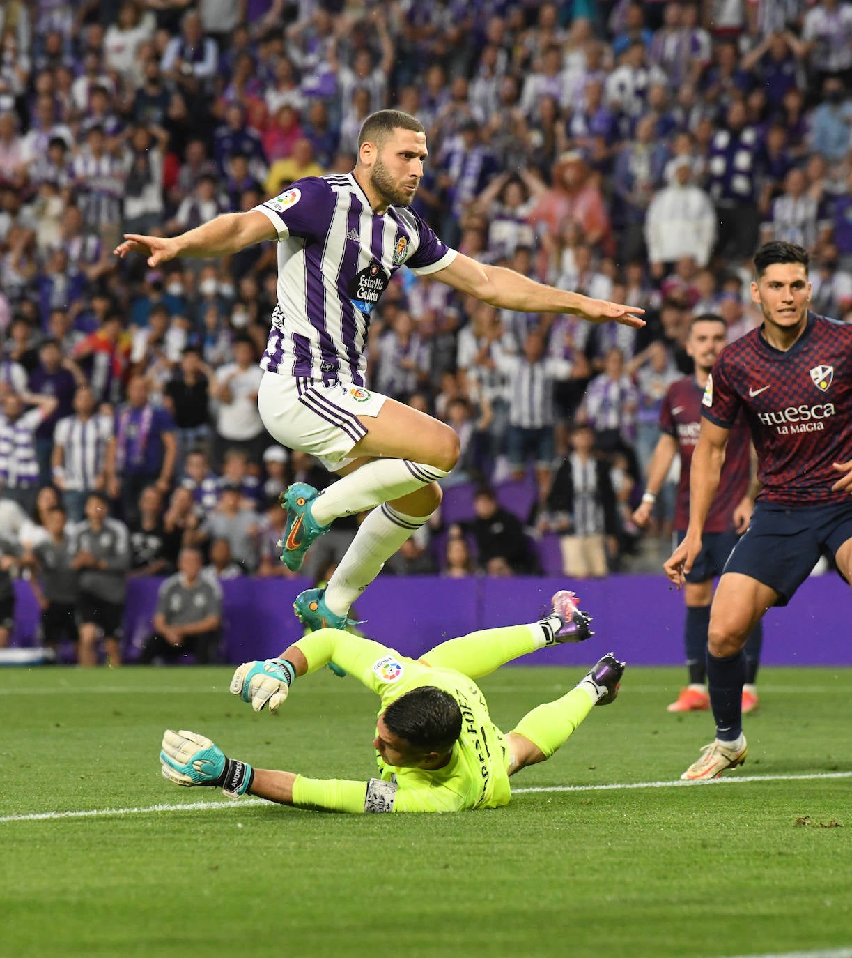 Real Valladolid 3-0 Huesca. 