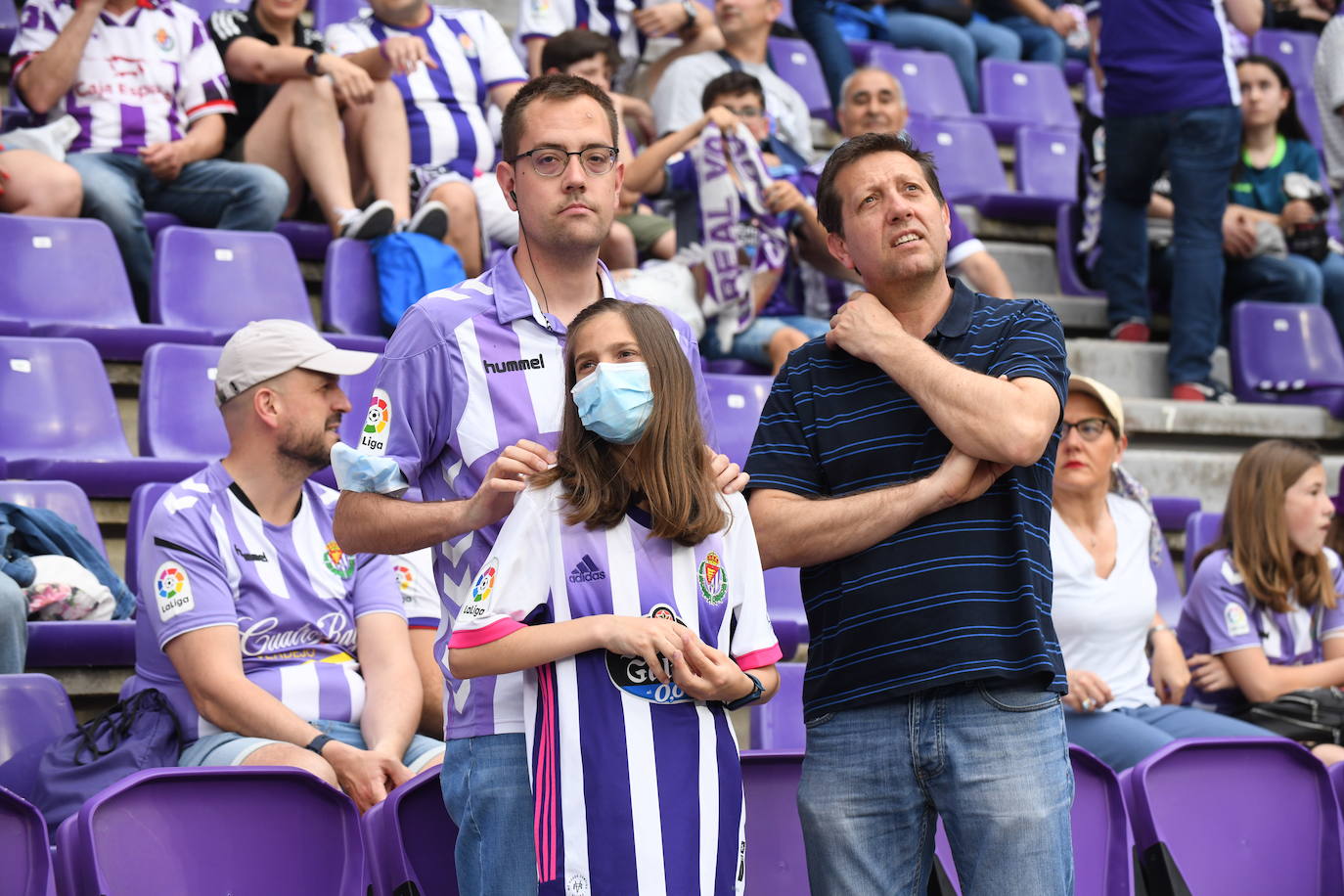 Fotos: Real Valladolid-Huesca. Búscate en la grada (1/8)