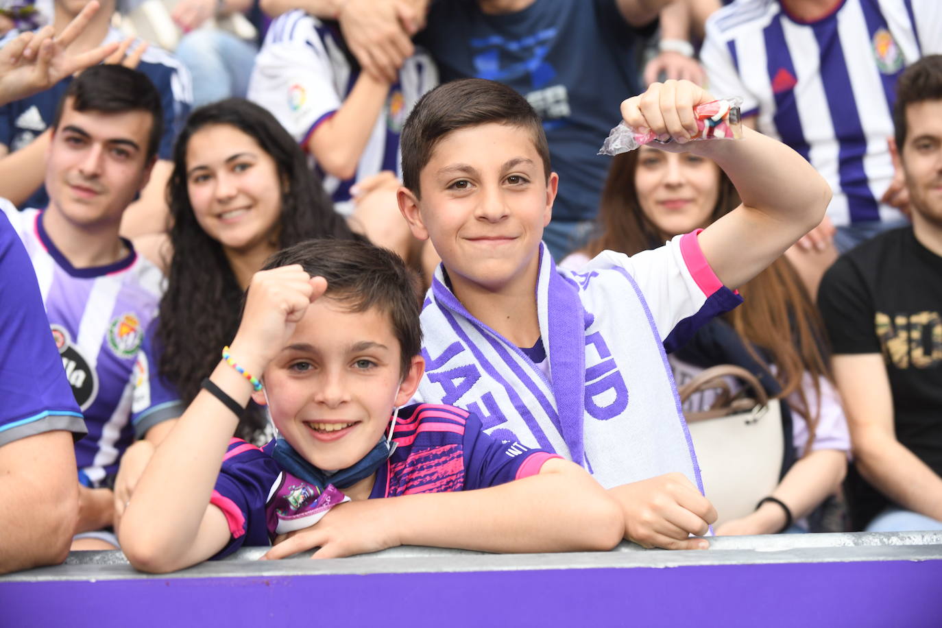 Fotos: Real Valladolid-Huesca. Búscate en la grada (1/8)