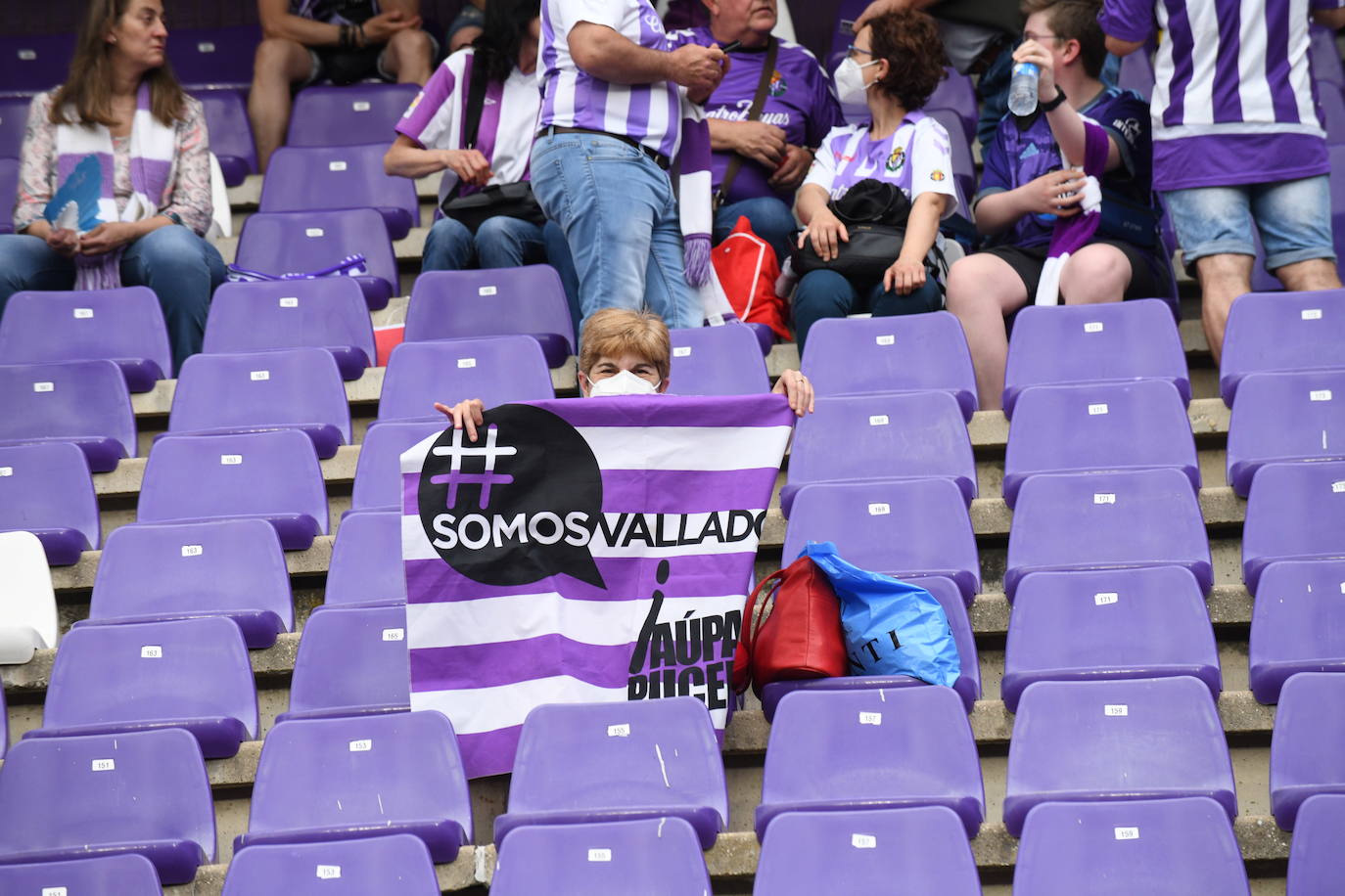 Fotos: Real Valladolid-Huesca. Búscate en la grada (4/8)