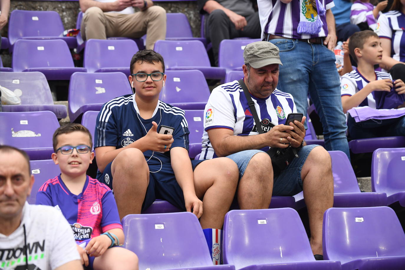 Fotos: Real Valladolid-Huesca. Búscate en la grada (4/8)