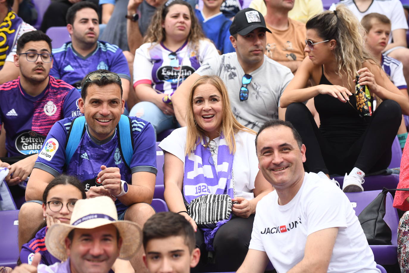 Fotos: Real Valladolid-Huesca. Búscate en la grada (5/8)