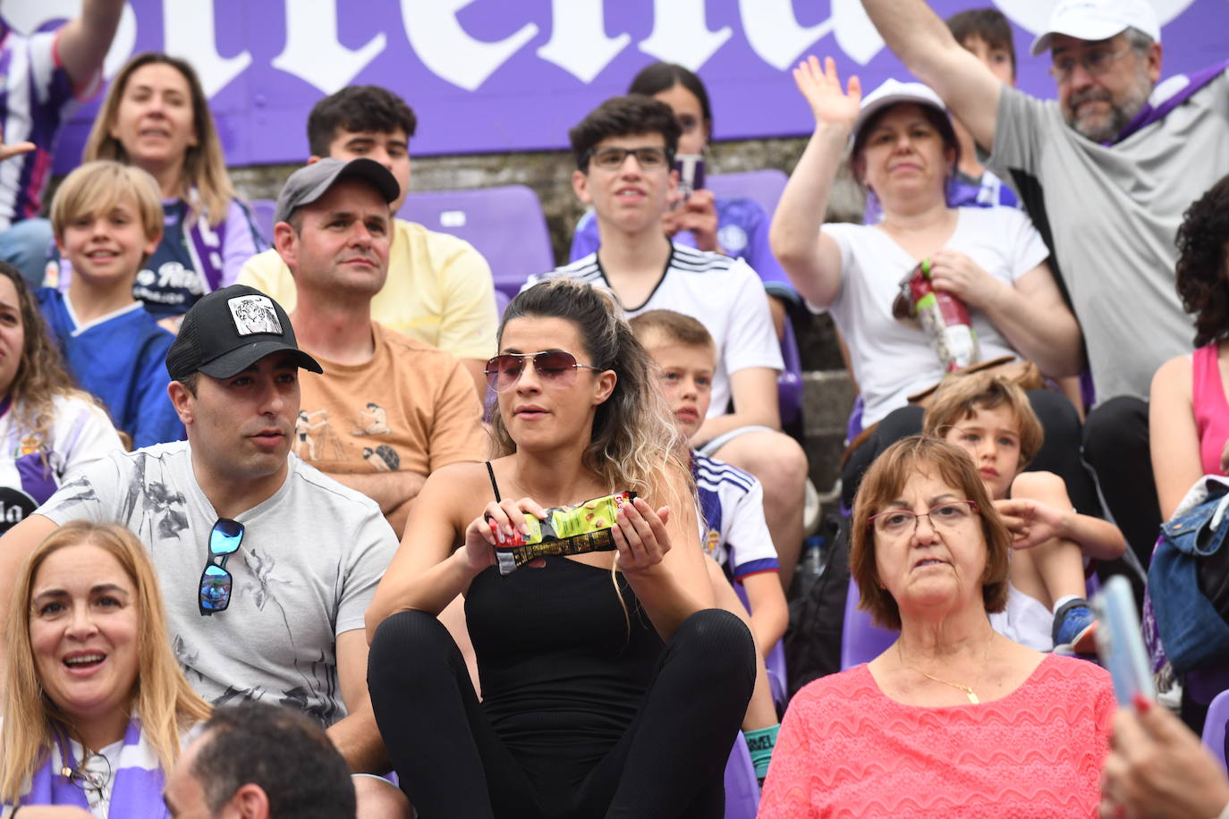 Fotos: Real Valladolid-Huesca. Búscate en la grada (5/8)