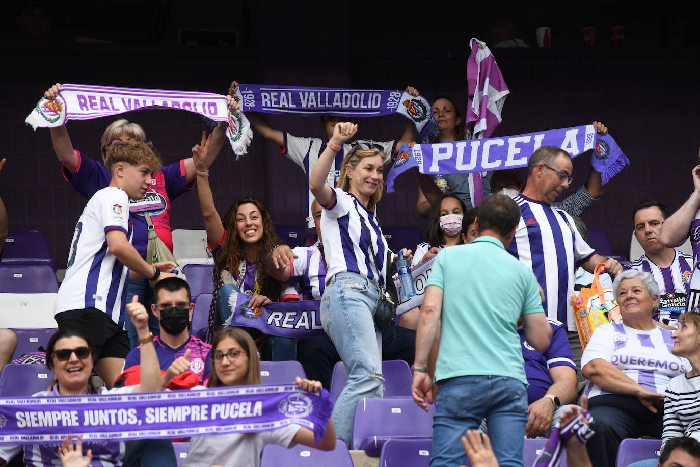 Fotos: Real Valladolid-Huesca. Búscate en la grada (6/8)