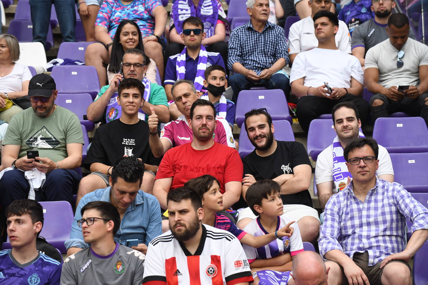 Fotos: Real Valladolid-Huesca. Búscate en la grada (6/8)