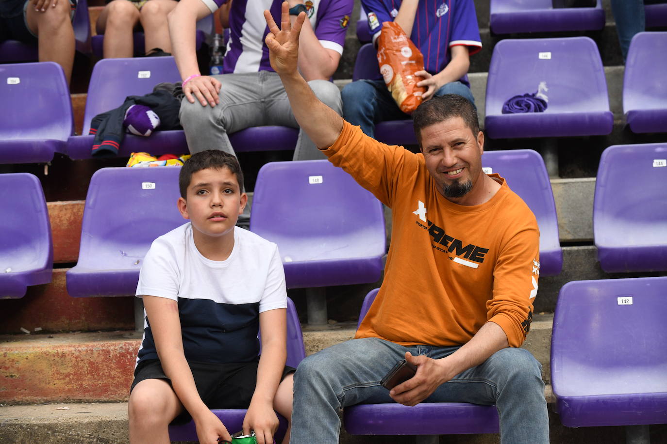 Fotos: Real Valladolid-Huesca. Búscate en la grada (6/8)