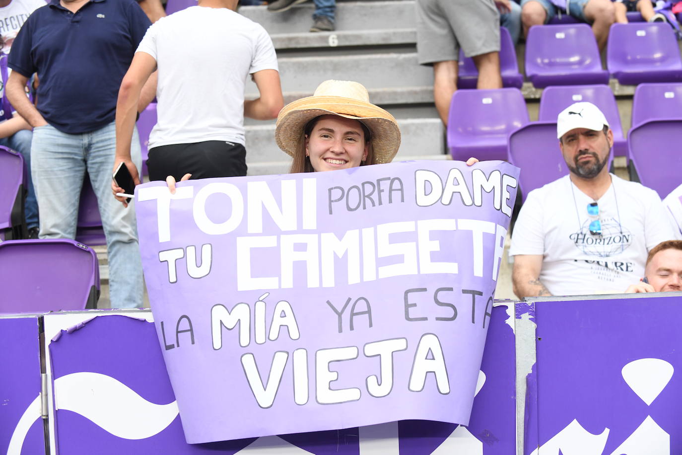 Fotos: Real Valladolid-Huesca. Búscate en la grada (1/8)