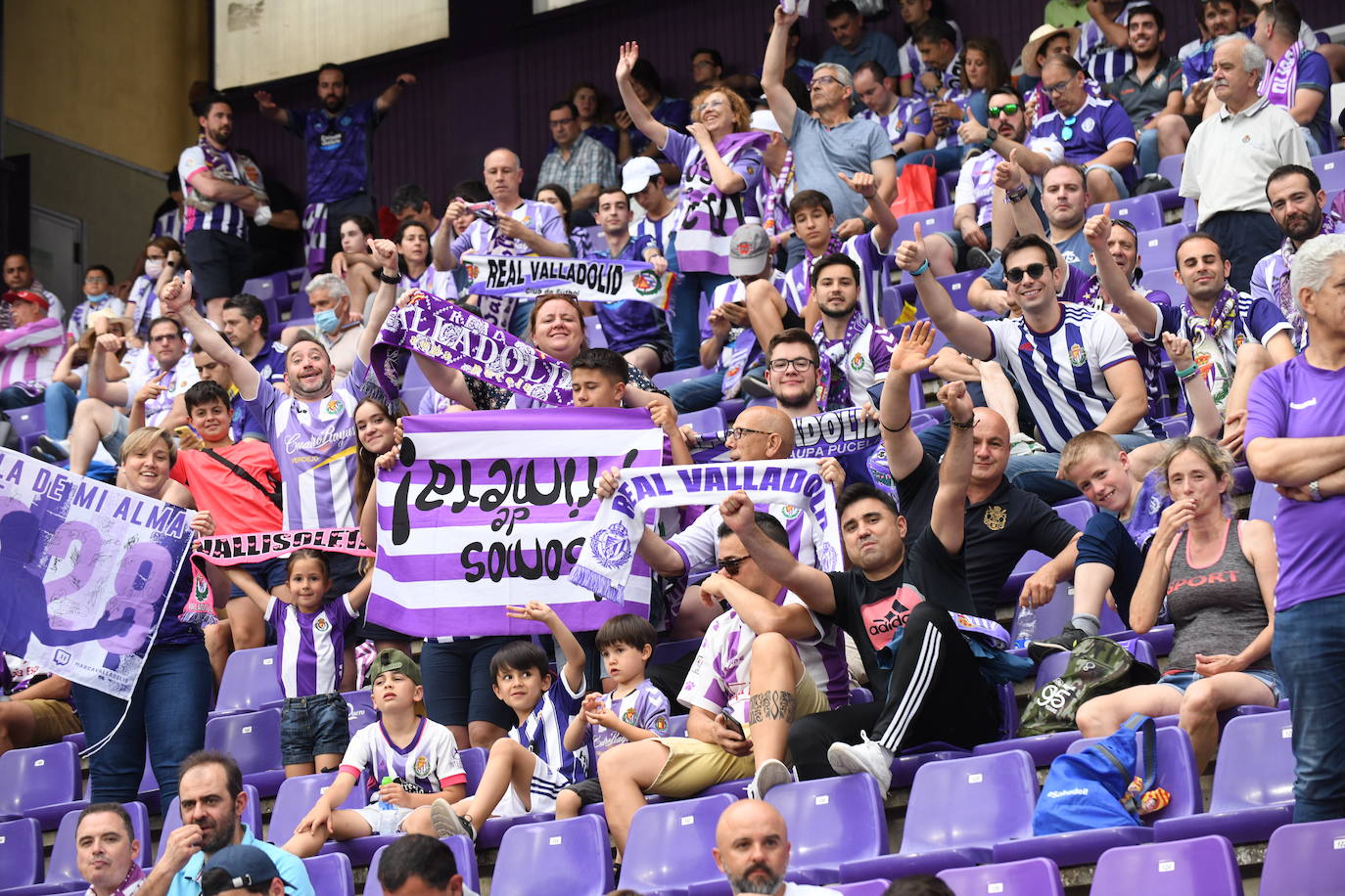 Fotos: Real Valladolid-Huesca. Búscate en la grada (1/8)