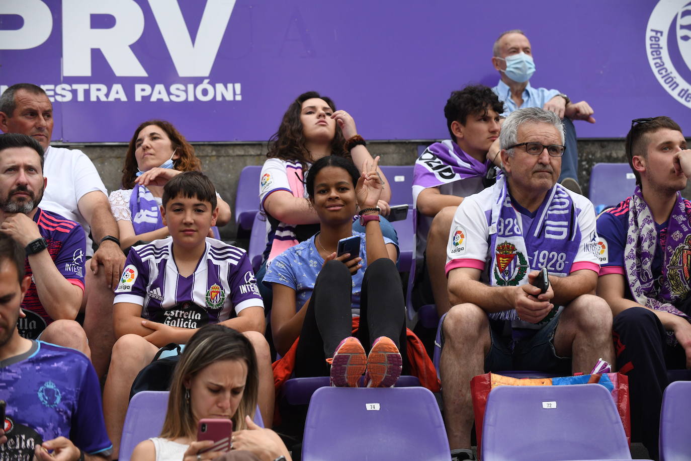 Fotos: Real Valladolid-Huesca. Búscate en la grada (7/8)