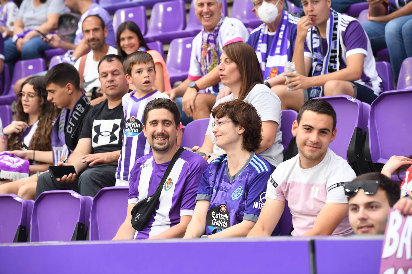 Fotos: Real Valladolid-Huesca. Búscate en la grada (1/8)