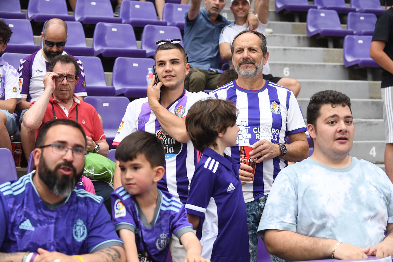 Fotos: Real Valladolid-Huesca. Búscate en la grada (1/8)