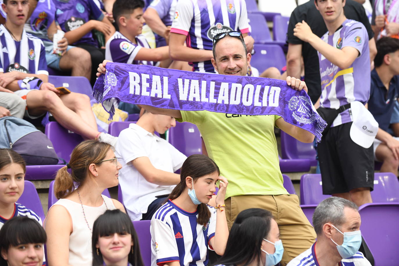 Fotos: Real Valladolid-Huesca. Búscate en la grada (1/8)