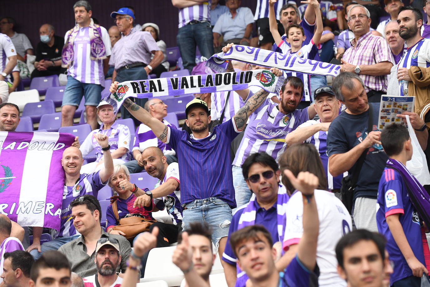 Fotos: Real Valladolid-Huesca. Búscate en la grada (1/8)