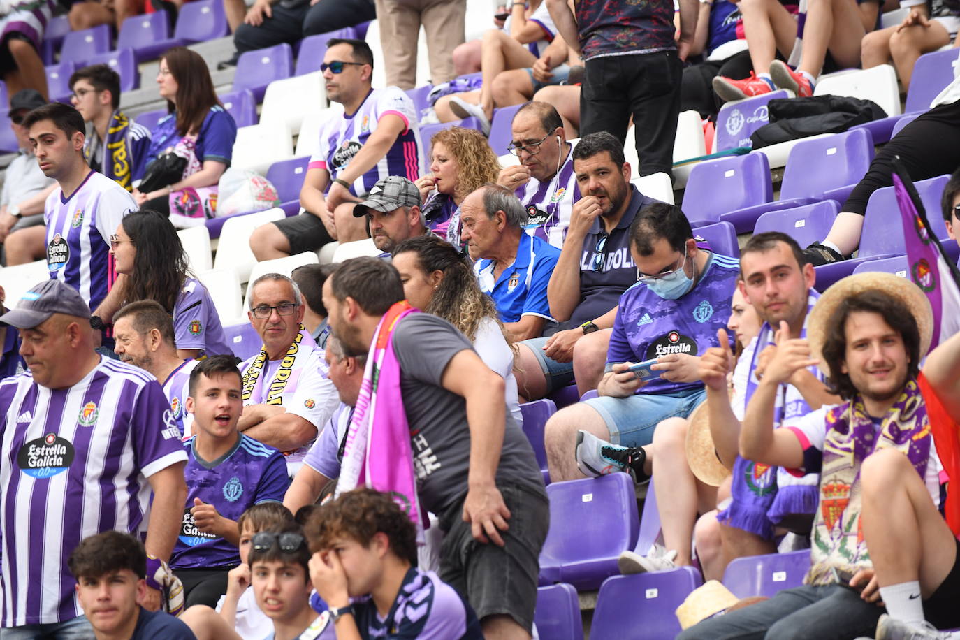 Fotos: Real Valladolid-Huesca. Búscate en la grada (1/8)