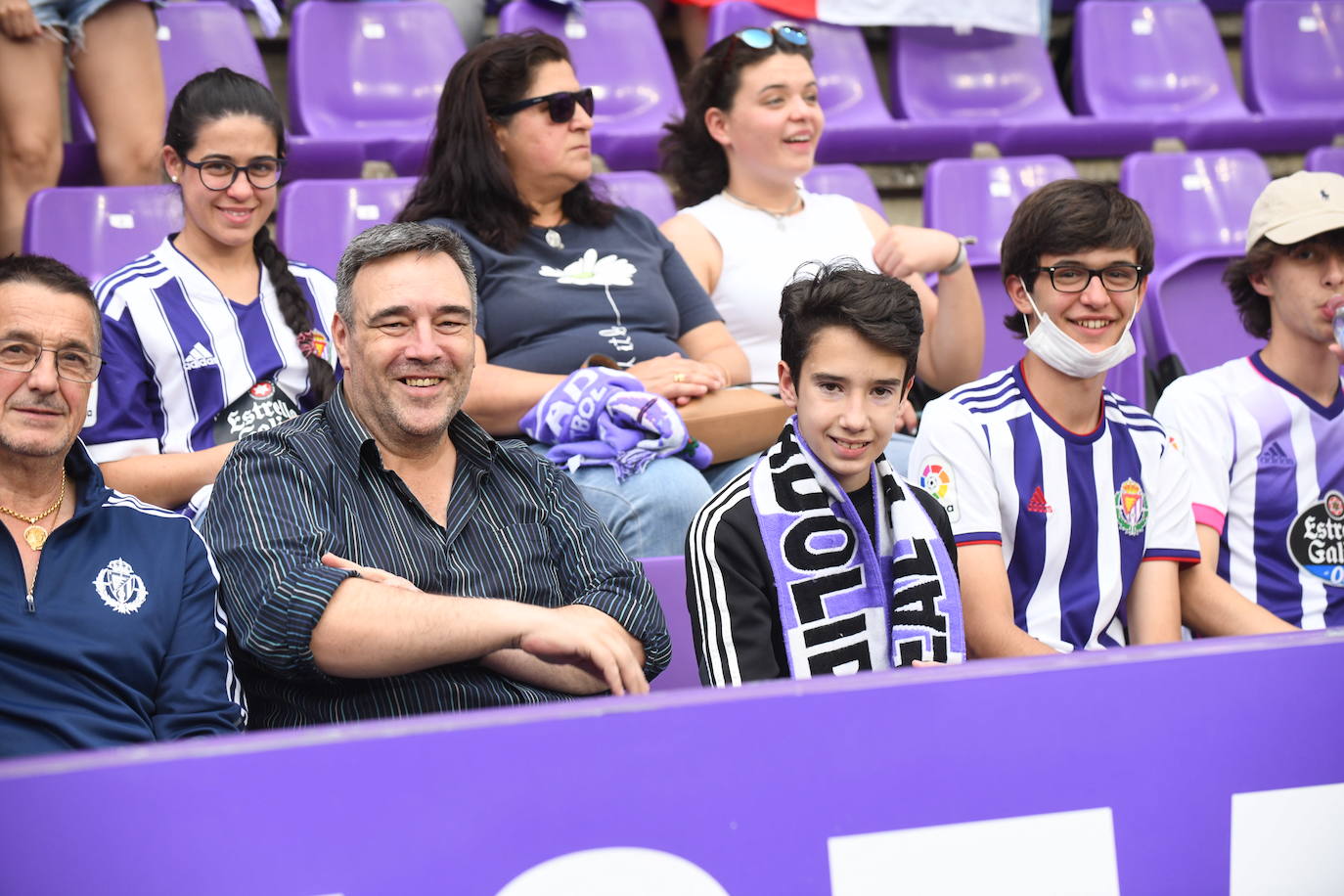 Fotos: Real Valladolid-Huesca. Búscate en la grada (1/8)