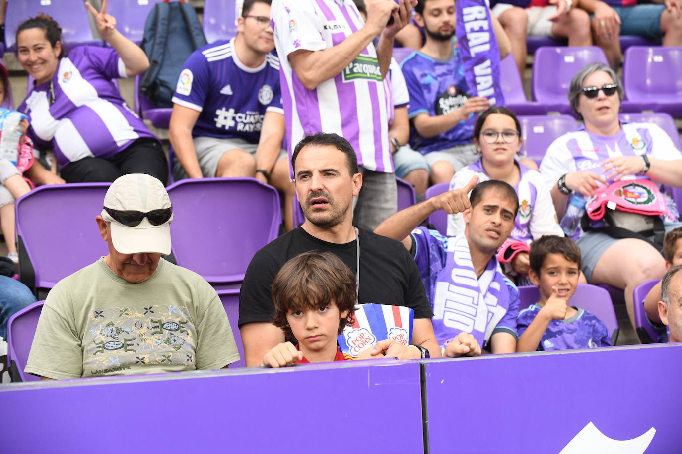 Fotos: Real Valladolid-Huesca. Búscate en la grada (1/8)