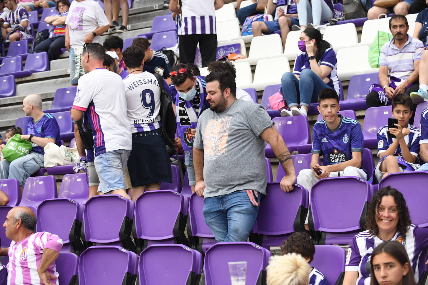 Fotos: Real Valladolid-Huesca. Búscate en la grada (3/8)