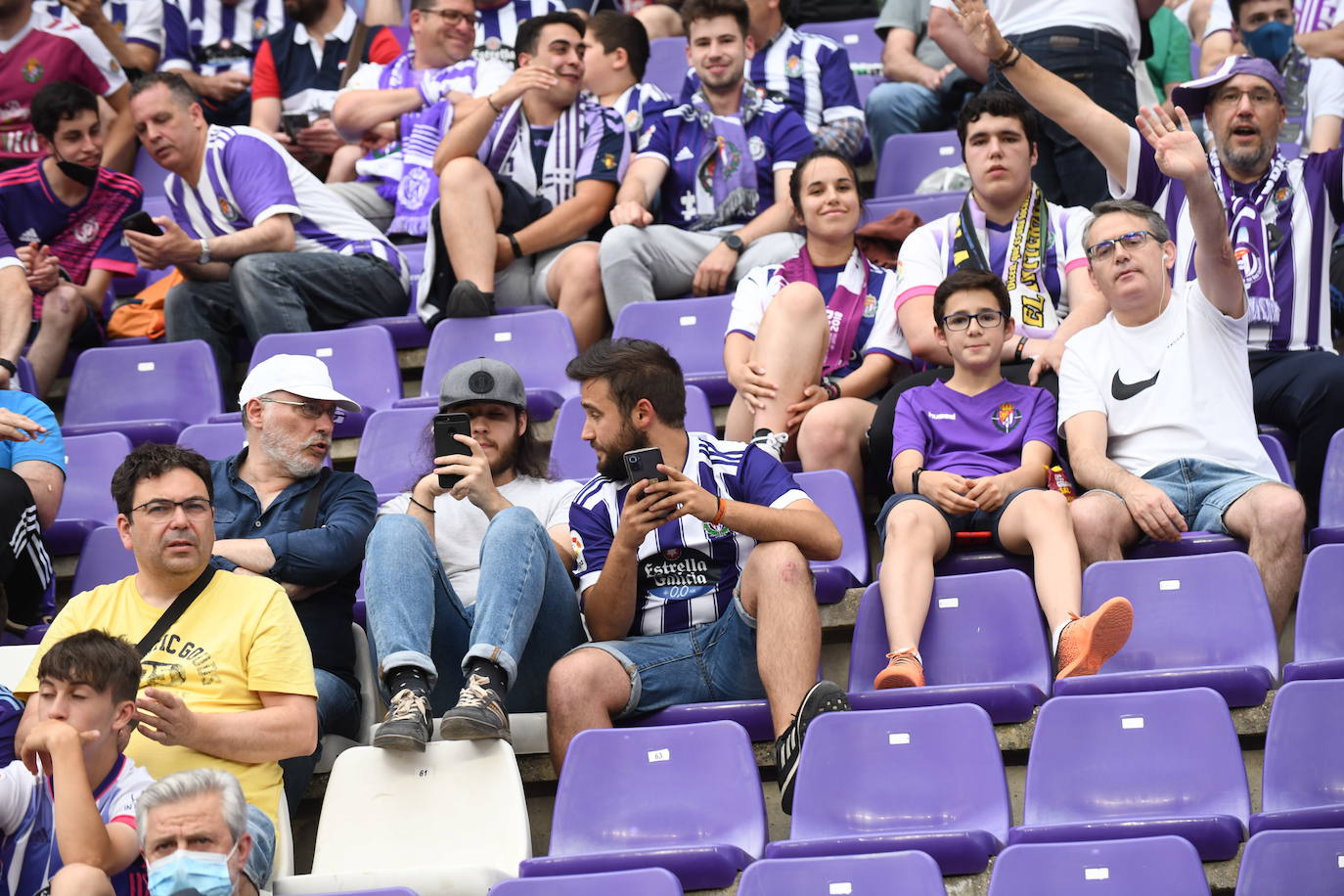 Fotos: Real Valladolid-Huesca. Búscate en la grada (3/8)