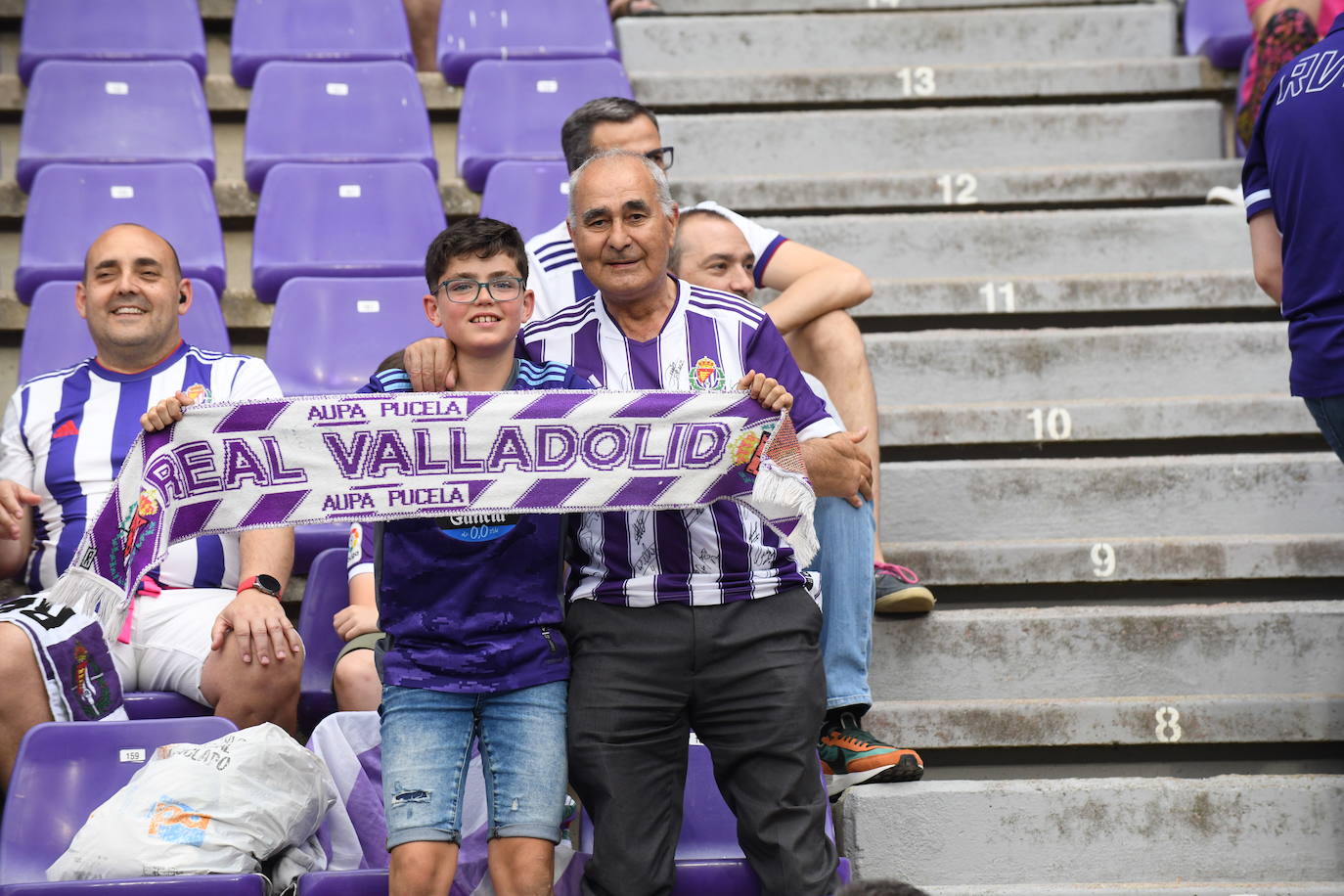 Fotos: Real Valladolid-Huesca. Búscate en la grada (3/8)