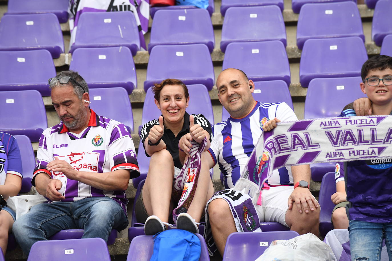 Fotos: Real Valladolid-Huesca. Búscate en la grada (3/8)