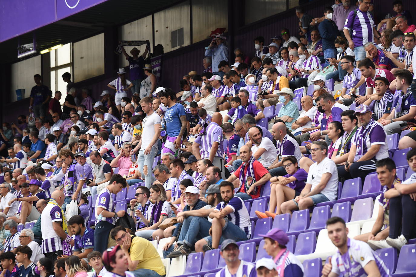 Fotos: Real Valladolid-Huesca. Búscate en la grada (4/8)