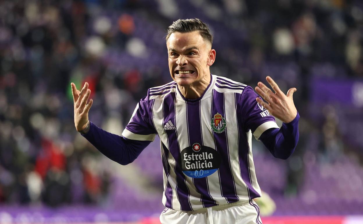 Roque Mesa suelta adrenalina tras el gol ante el Sporting que por entonces llevó al Pucela a la segunda plaza. 