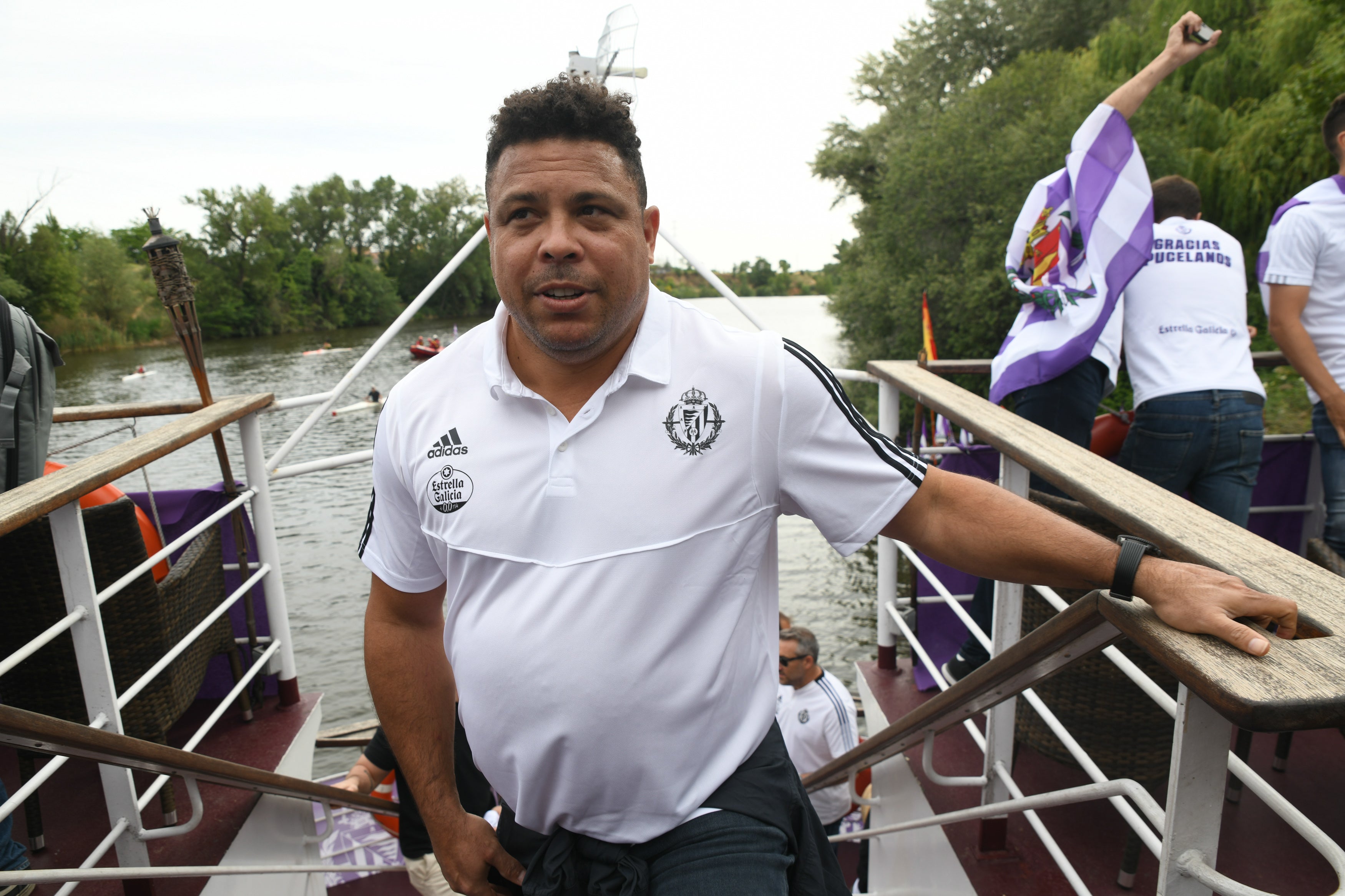 Fiesta del ascenso en La Leyenda del Pisuerga. 