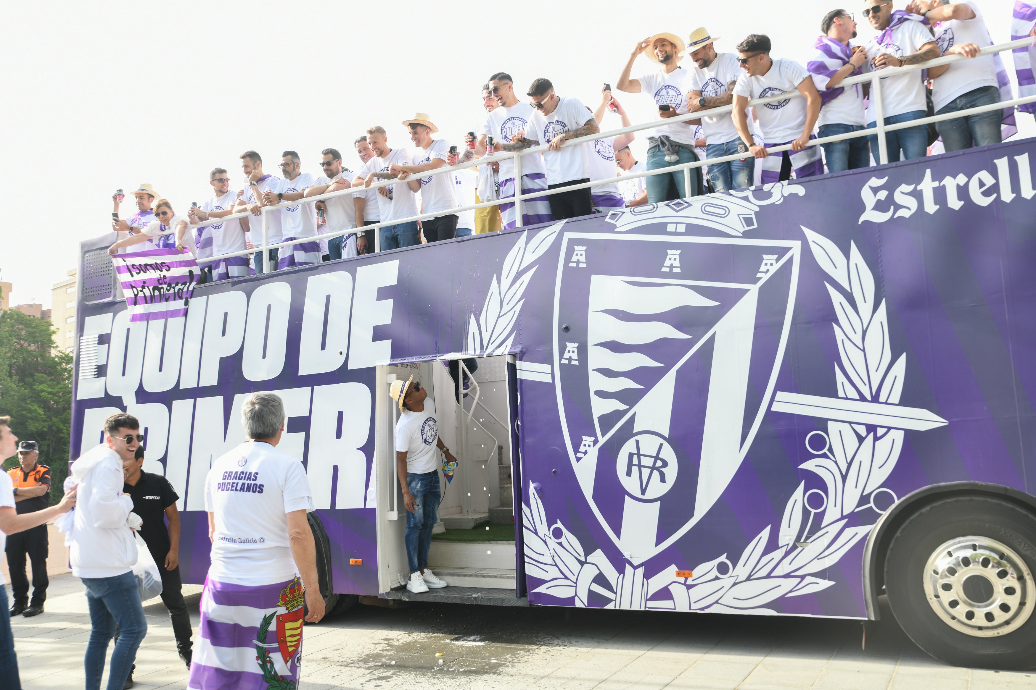 Fiesta del ascenso en La Leyenda del Pisuerga. 