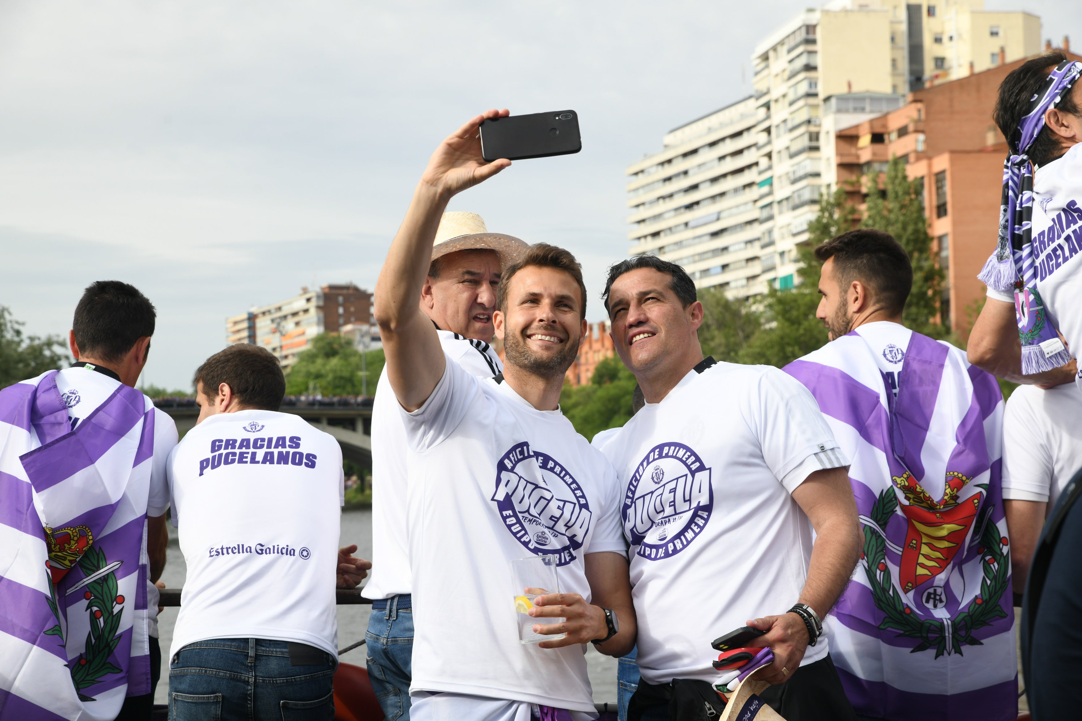 Fiesta del ascenso en La Leyenda del Pisuerga. 