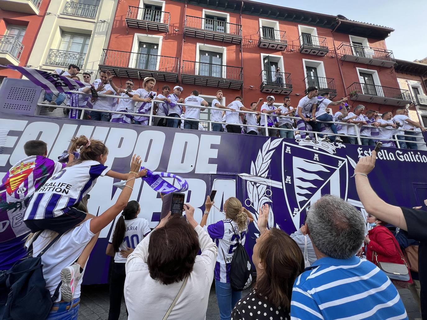 Valladolid disfruta con el ascenso del Pucela. 