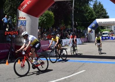 Imagen secundaria 1 - Marco Rodero y Natalia Serrano se llevan la prueba de gran fondo de la IX Marcha Bedelalsa