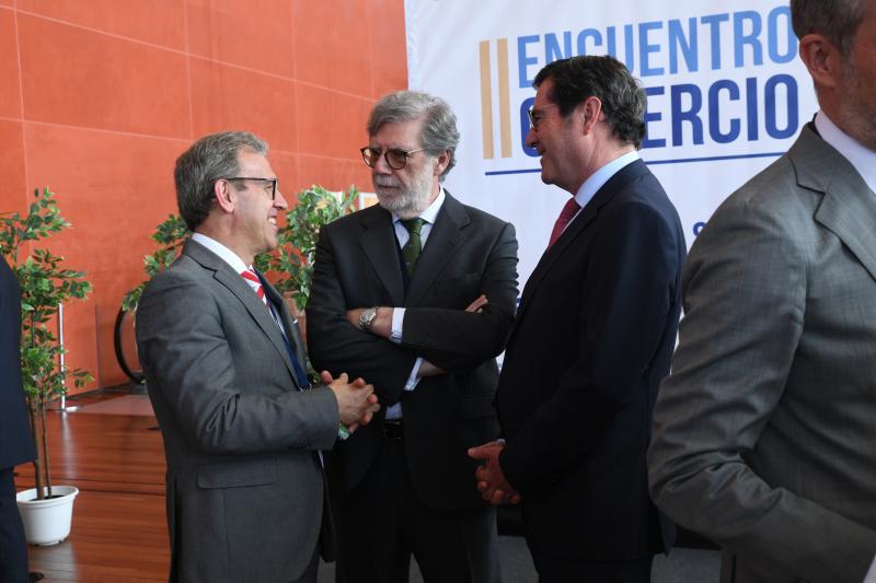 Mariano Veganzones, consejero de Empleo e Industria; Santiago Aparicio, presidente de CEOE Castilla y León; y Antonio Garamendi, presidente de CEOE.